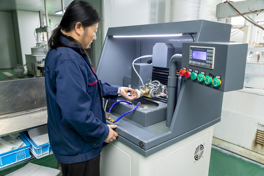 Automatic edge reversing machine